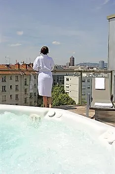 Lagrange Lumiere Lägenhetshotell Lyon
