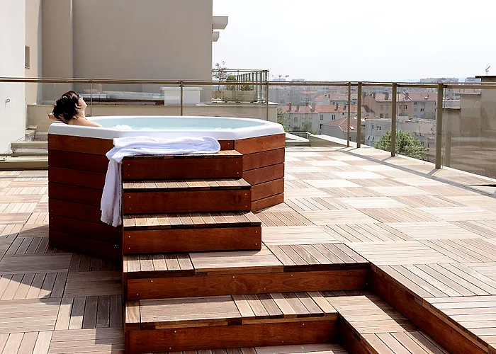Lagrange Lumiere 4*