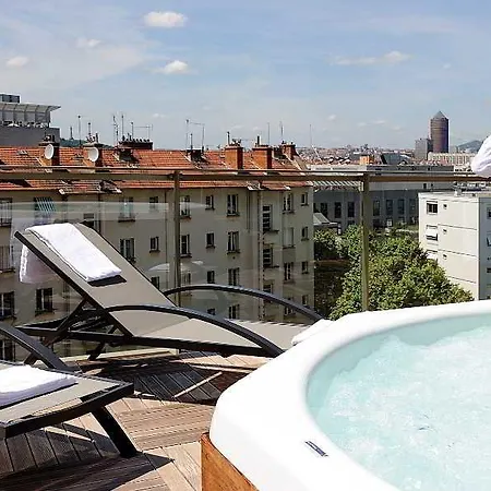 Lagrange Lumiere מלון דירות ליון